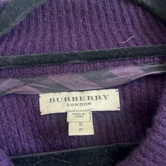 Authentic Burberry Cashmere Sweater - Picture 4 of 4